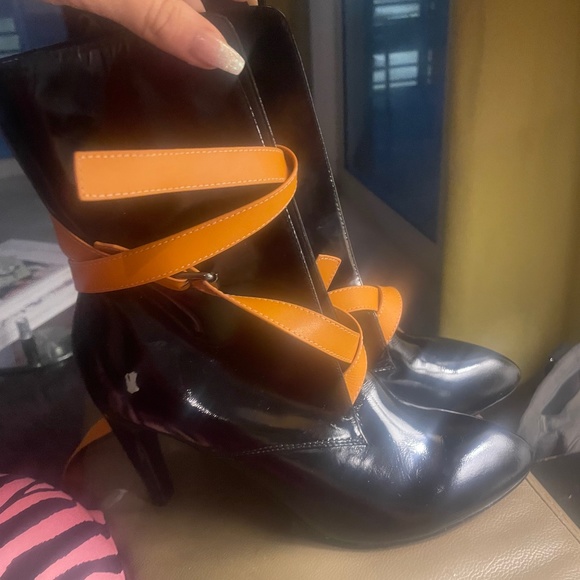 Louis Vuitton boots - Picture 1 of 3